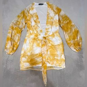 Yellow and White Dress from PrettyLittleThings | Size 8